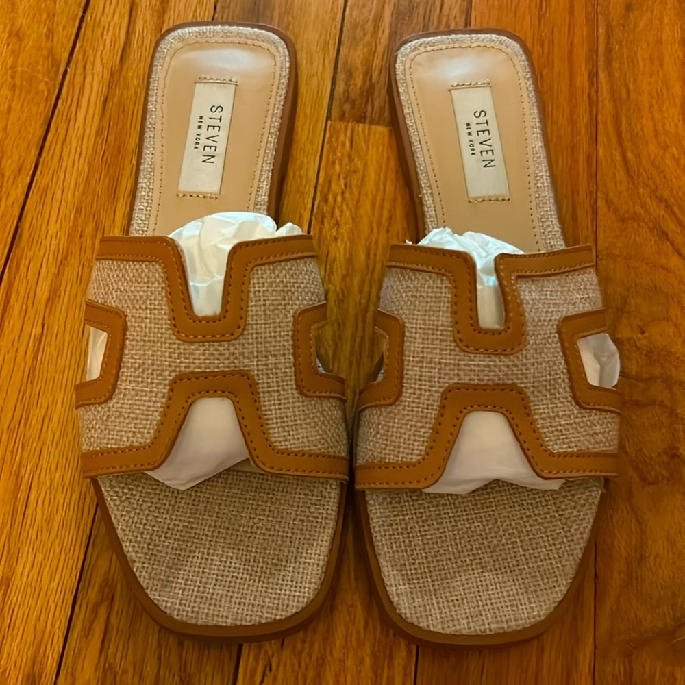 NIB/NWT Steven Steve Madden Hunnie-O raffia slides